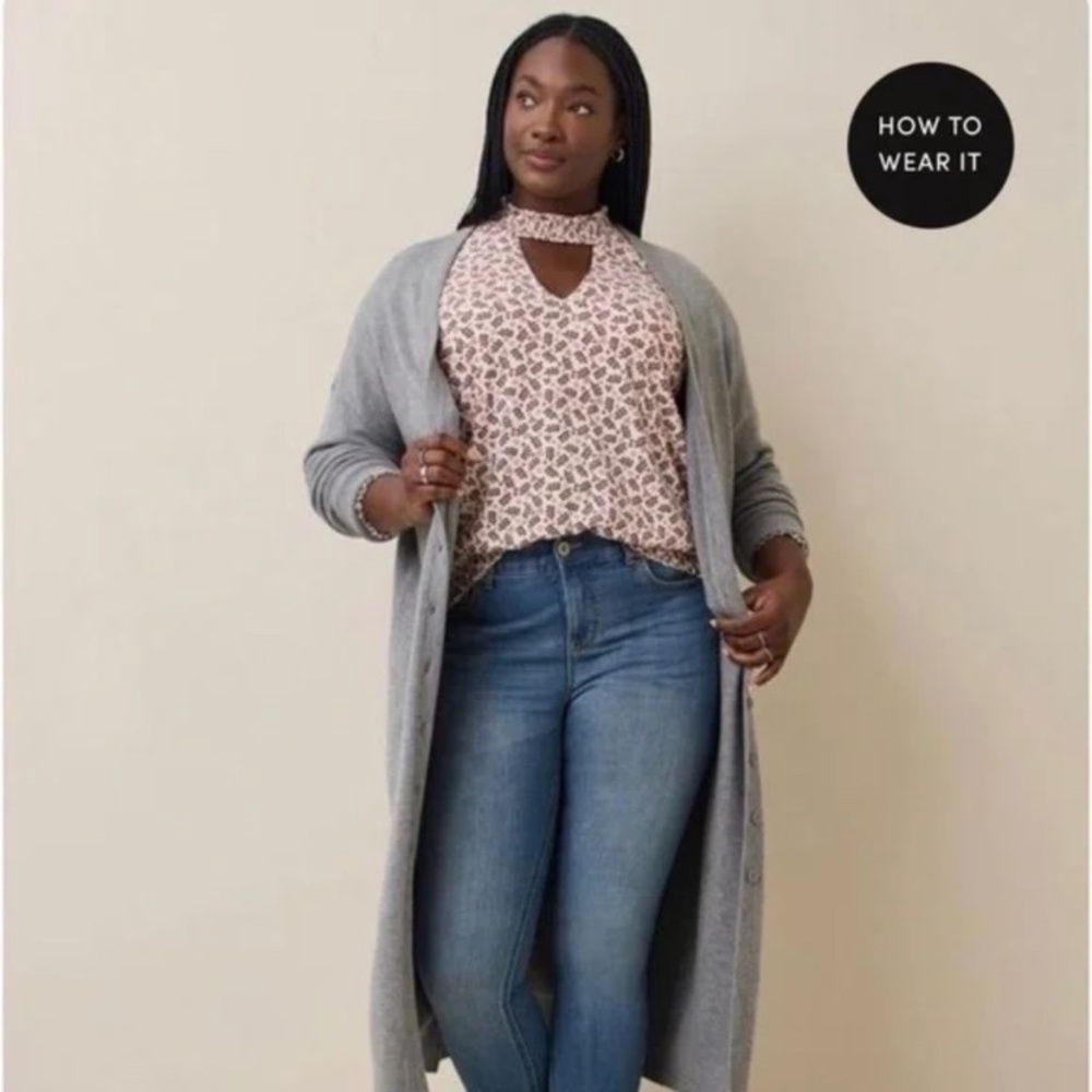 🌟 Torrid top 🌟 - Picture 2 of 6